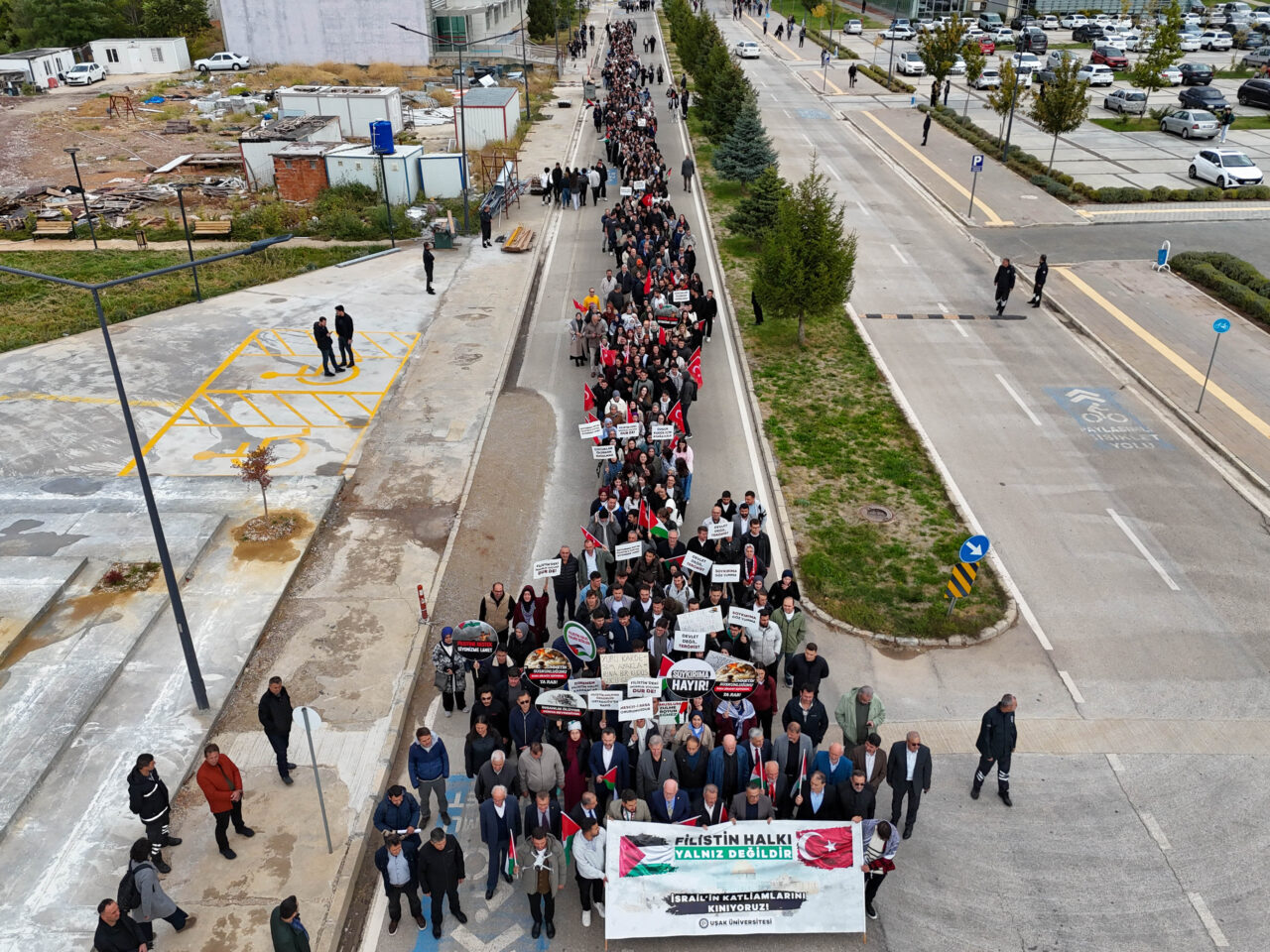UŞAK (AA) – Uşak'ta İsrail'in Filistin'e saldırılarını protesto etmek amacıyla