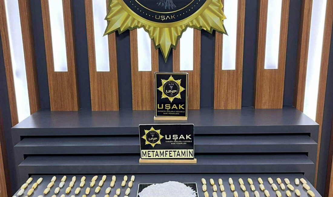 UŞAK (AA) – Uşak'ta midelerinde toplam 1 kilo 516 gram