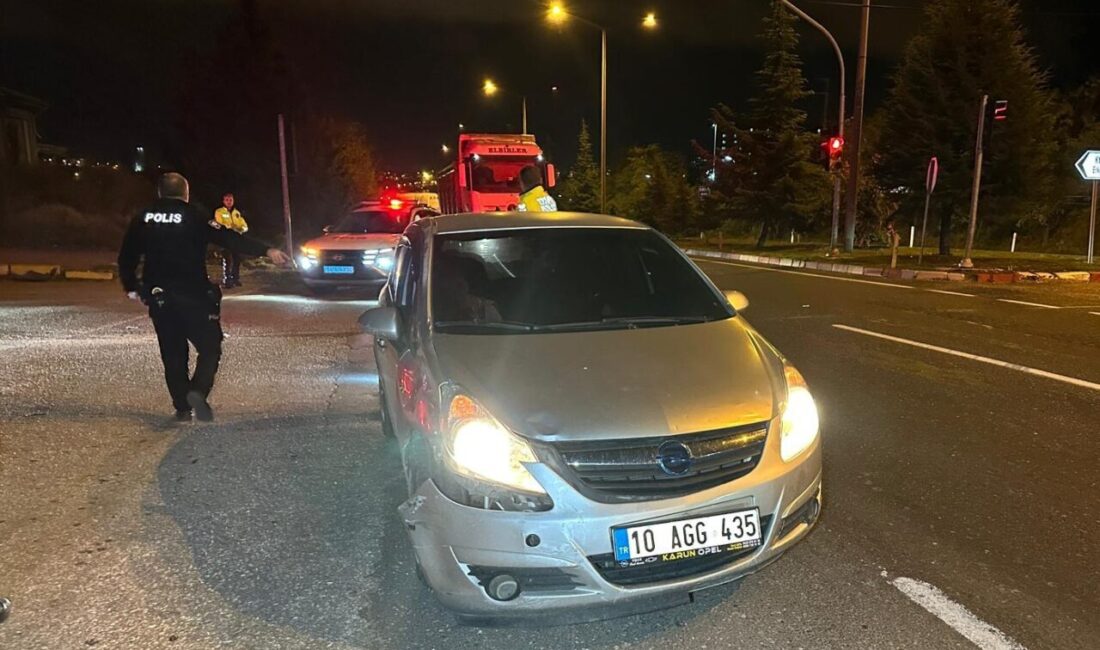 UŞAK (AA) – Uşak'ta otomobil ile çarpışan motosikletteki 2 kişi
