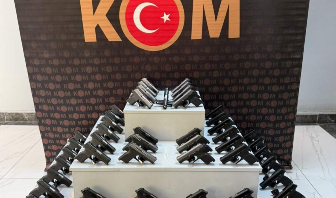 UŞAK (AA) – Uşak'ta, şehirler arası yolcu otobüsünde valizlerinde 55