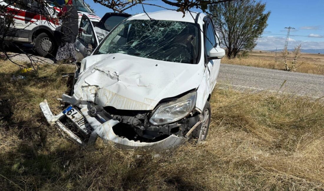 UŞAK (AA) – Uşak'ta iki otomobilin çarpıştığı trafik kazasında 5