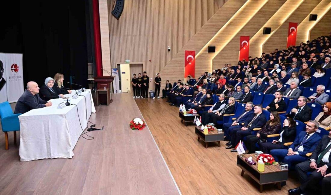 Eskişehir Valisi Hüseyin Aksoy, Valilik himayelerinde Anadolu Üniversitesi ve Şiddetle