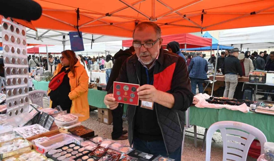 Eskişehir’de 5 liradan 5 bin liraya kadar fiyatlarla antika pazarında