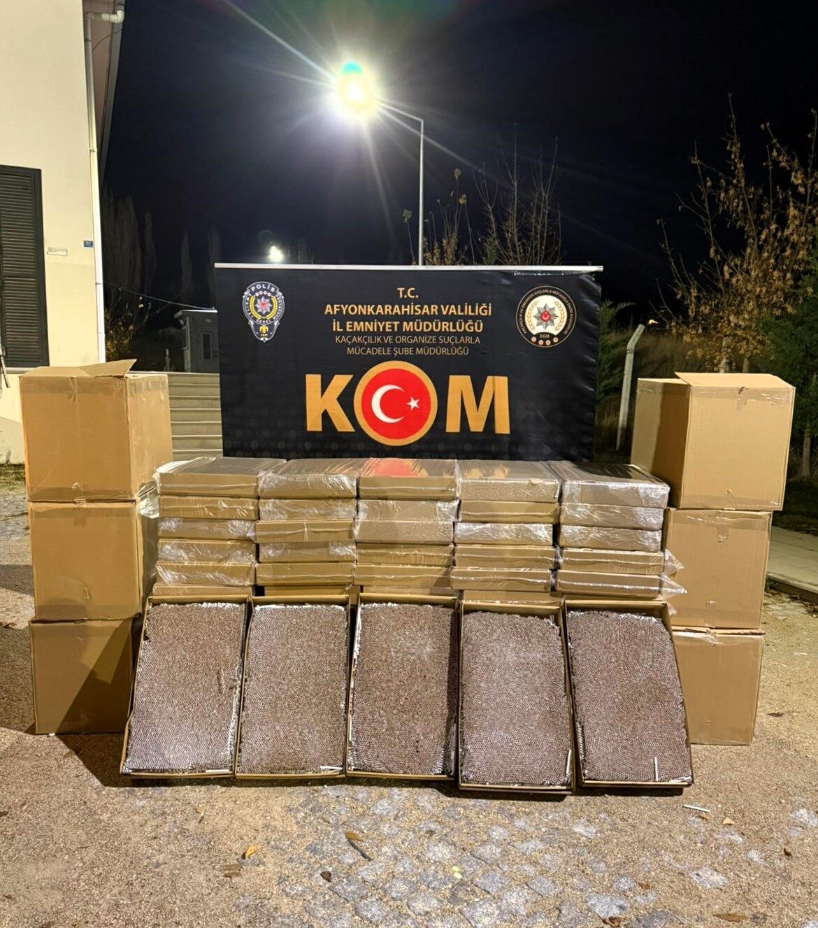 AFYONKARAHİSAR (AA) – Afyonkarahisar'da 292 bin 500 makaron (filtreli sigara