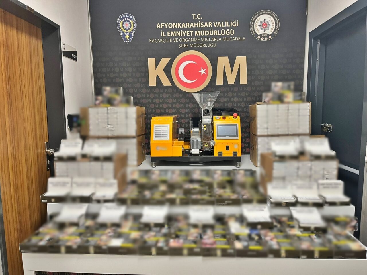 AFYONKARAHİSAR (AA) – Afyonkarahisar'da düzenlenen operasyonda 91 bin 400 makaron