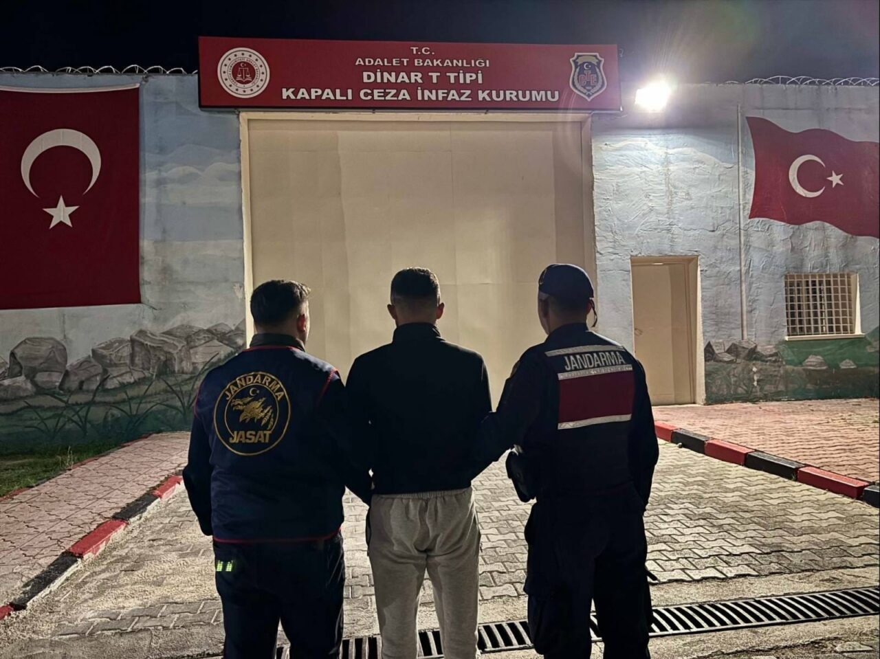 AFYONKARAHİSAR (AA) – Afyonkarahisar'da hakkında 193 yıl kesinleşmiş hapis cezasıyla
