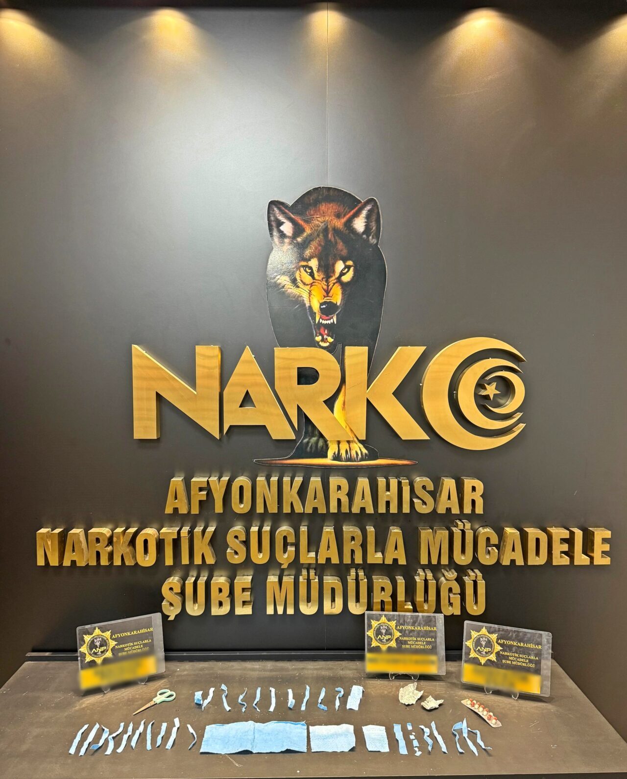 AFYONKARAHİSAR (AA) – Afyonkarahisar'da düzenlenen uyuşturucu operasyonunda gözaltına alınan zanlı