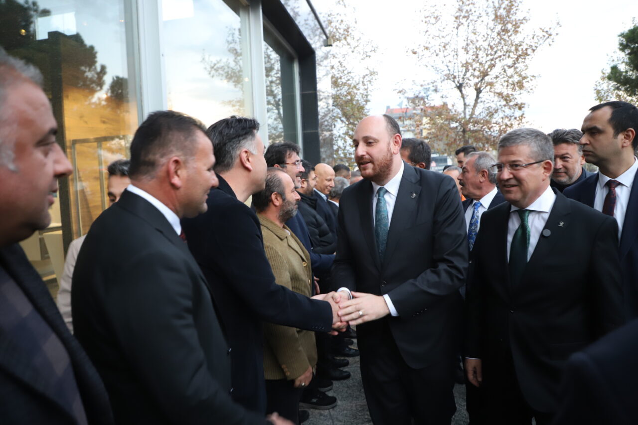 - "Fikirleriyle, duruşuyla, duygularıyla var olan ve bizim önümüzü aydınlatan