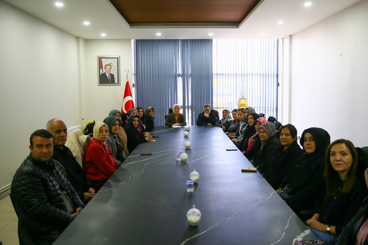UŞAK (AA) – AK Parti Uşak Kadın Kolları Başkanı Hilal