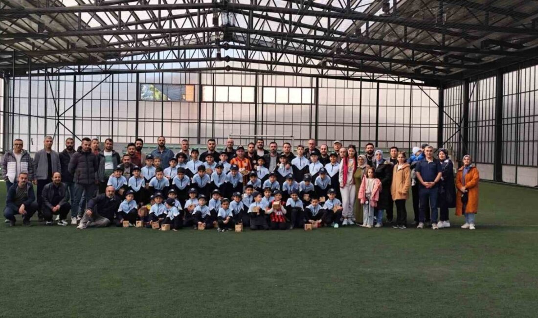 Eskişehir’de Anadolu Üniversitesi Spor Kulübü kış okulunda minikler eğitimlerine devam