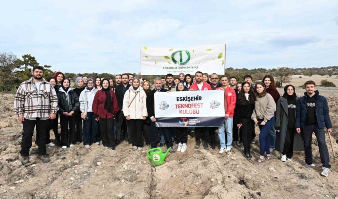 Eskişehir’de Anadolu Üniversitesi Öğrenci Kulüpleri Koordinatörlüğüne bağlı Teknofest Kulübü üyeleri,