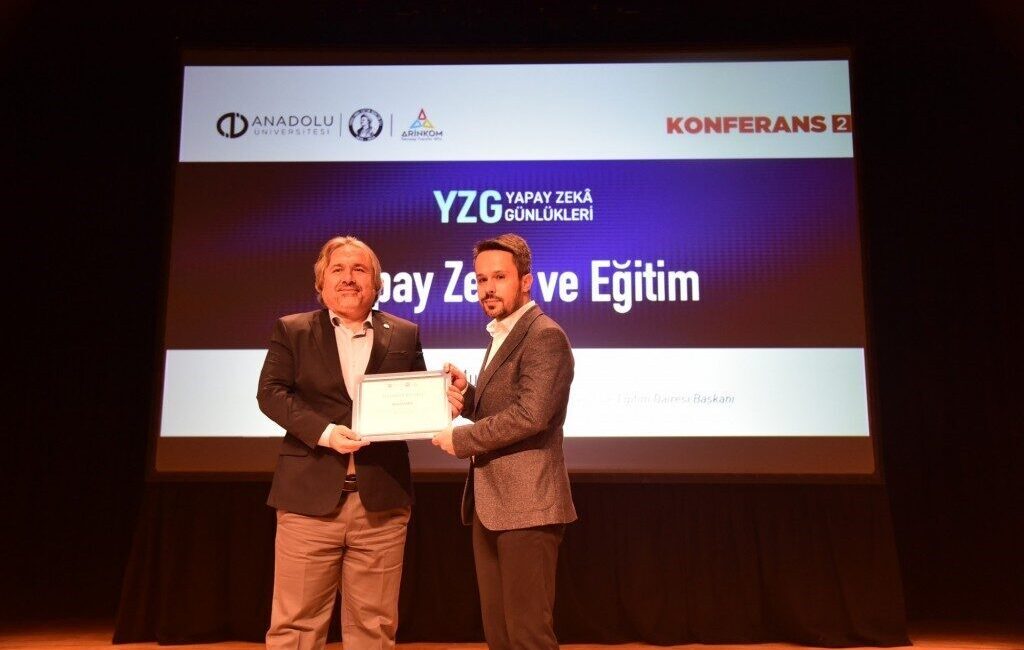 Anadolu Üniversitesi Yapay Zekâ Günlükleri kapsamında düzenlenen “Yapay Zekâ ve
