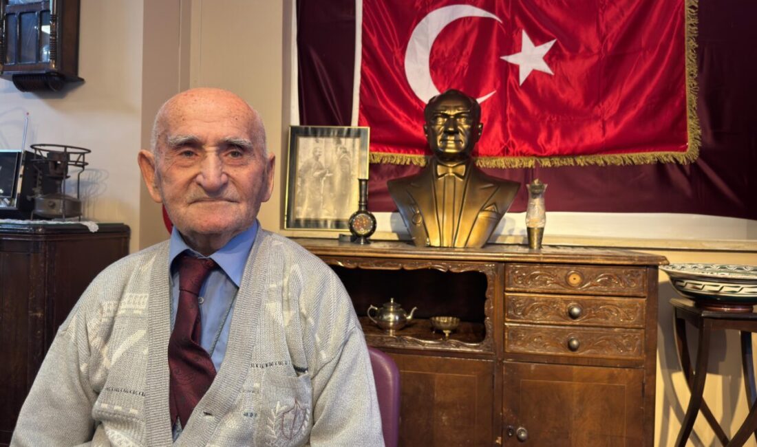 - İzmir'de yaşayan Halil İbrahim İnan:
- "O gün annem ağlıyor.