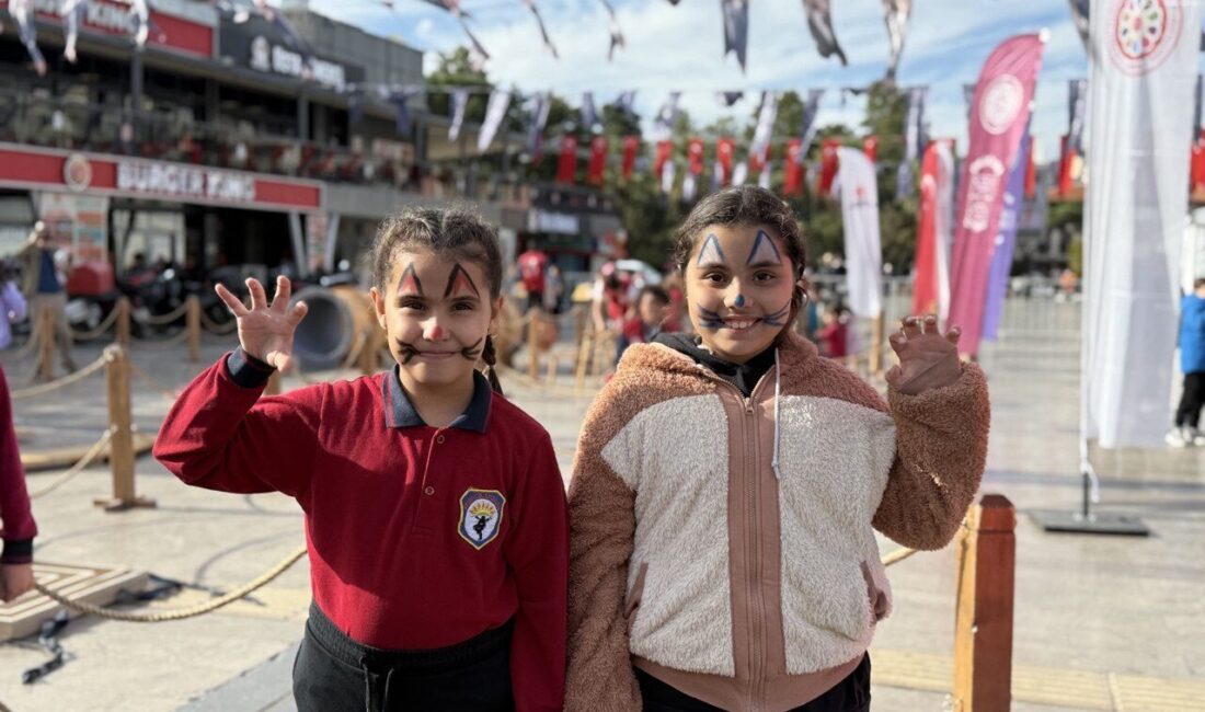 AYDIN (AA) – Aydın'ın Efeler ilçesinde "Geleneksel Oyunlar Tırı", çocukları