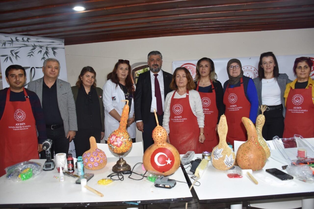 AYDIN (AA) – Aydın'da, Aile ve Sosyal Hizmetler Bakanlığının "Sanata