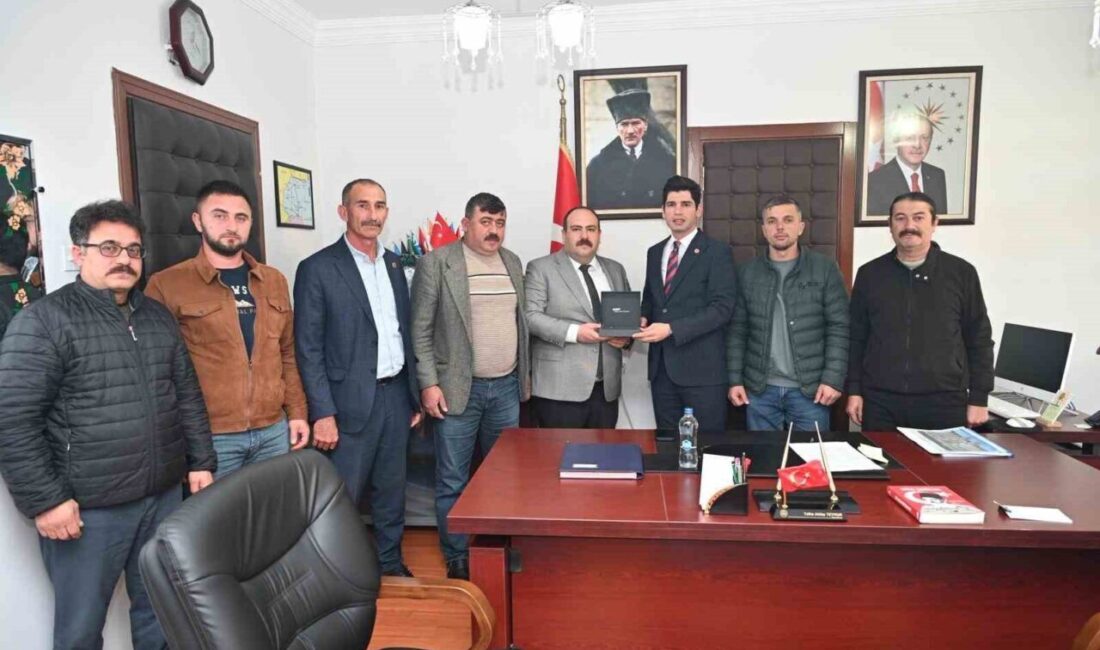 İnönü Belediye Başkanı Serhat Hamamcı ve beraberindeki meclis üyeleri, ilçeye