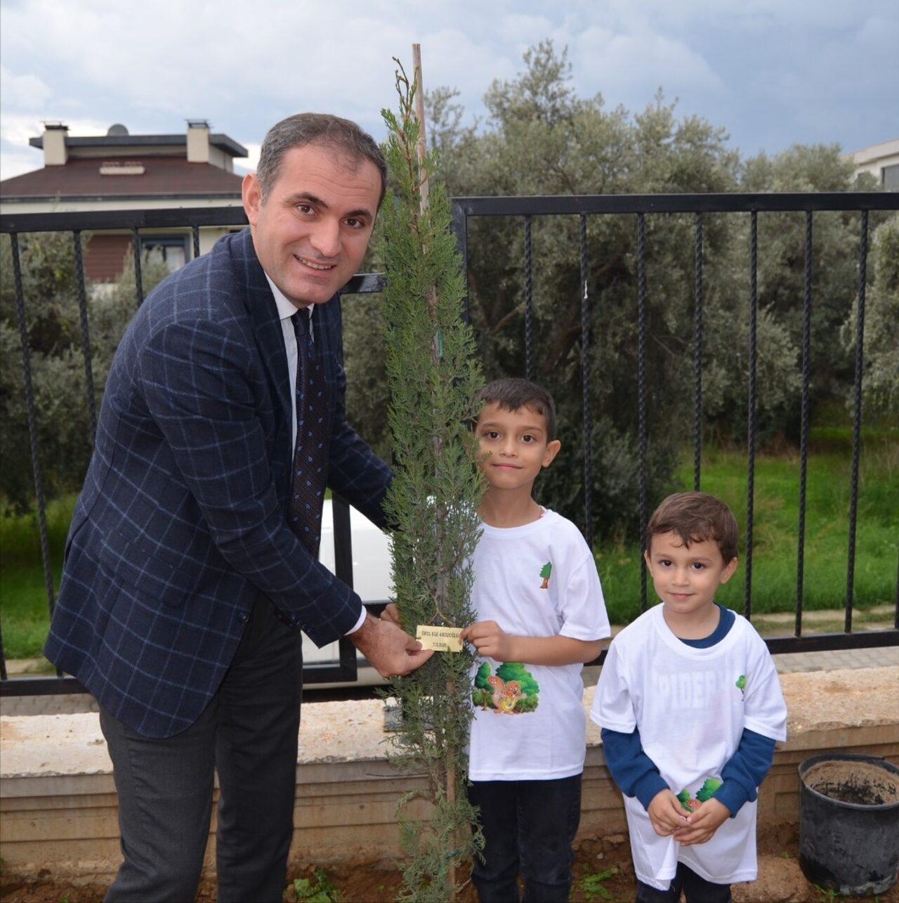İZMİR (AA) – Bayındır ilçesinde, 11 Kasım Milli Ağaçlandırma Günü