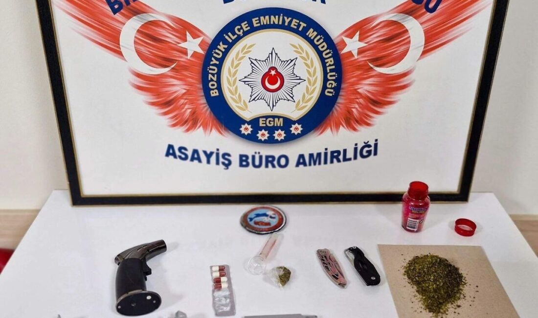 Bilecik’in Bozüyük ilçesinde gerçekleştirilen uyuşturucu operasyonunda 3 şahıs gözaltına alındı.