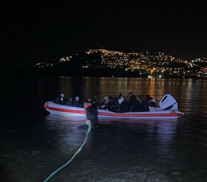 - Göçmen kaçakçılığı yaptığı iddiasıyla 2 şüpheli gözaltına alındı