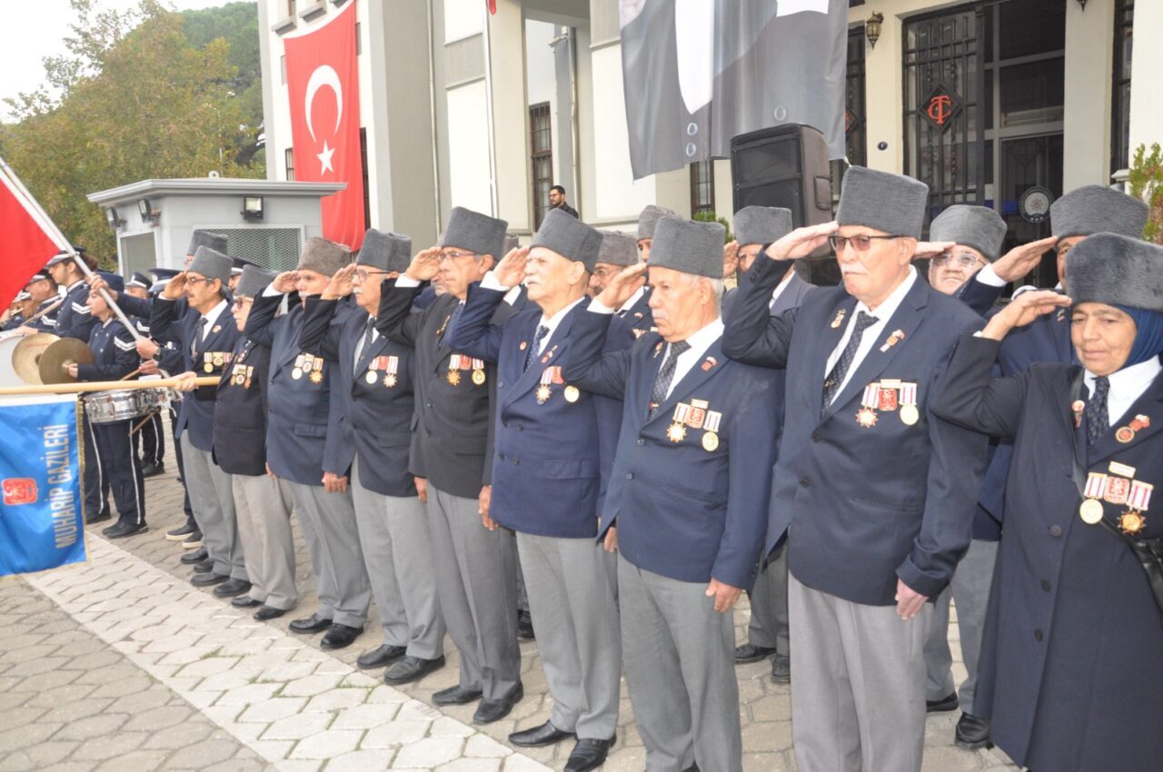 İZMİR (AA) – Türkiye Cumhuriyet'inin kurucusu Gazi Mustafa Kemal Atatürk,