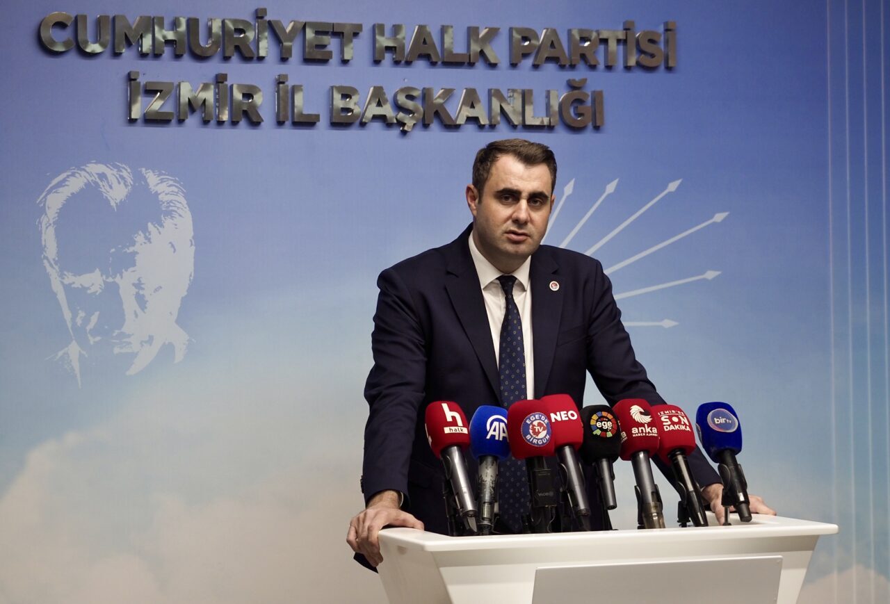 İZMİR (AA) – CHP İzmir İl Başkanı Çağatay Güç, "Bugün