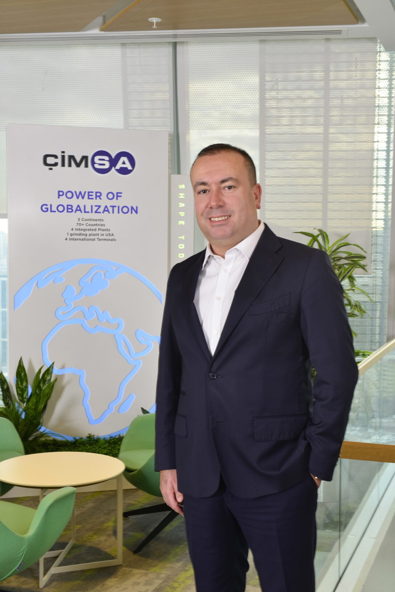 - Çimsa CEO'su Umut Zenar:
- "Ürünleriyle dönüşen, finansal olarak güçlenen