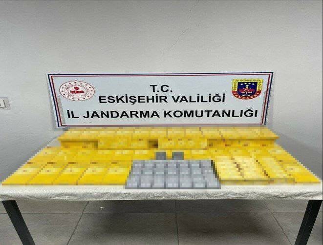 Eskişehir’de jandarma ekiplerince, yabancı menşeili cinsel içerikli uyarıcı hap, gümrük