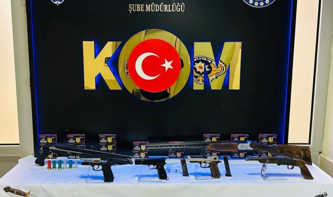DENİZLİ (AA) – Denizli'de düzenlenen silah kaçakçılığı operasyonunda 3 şüpheli