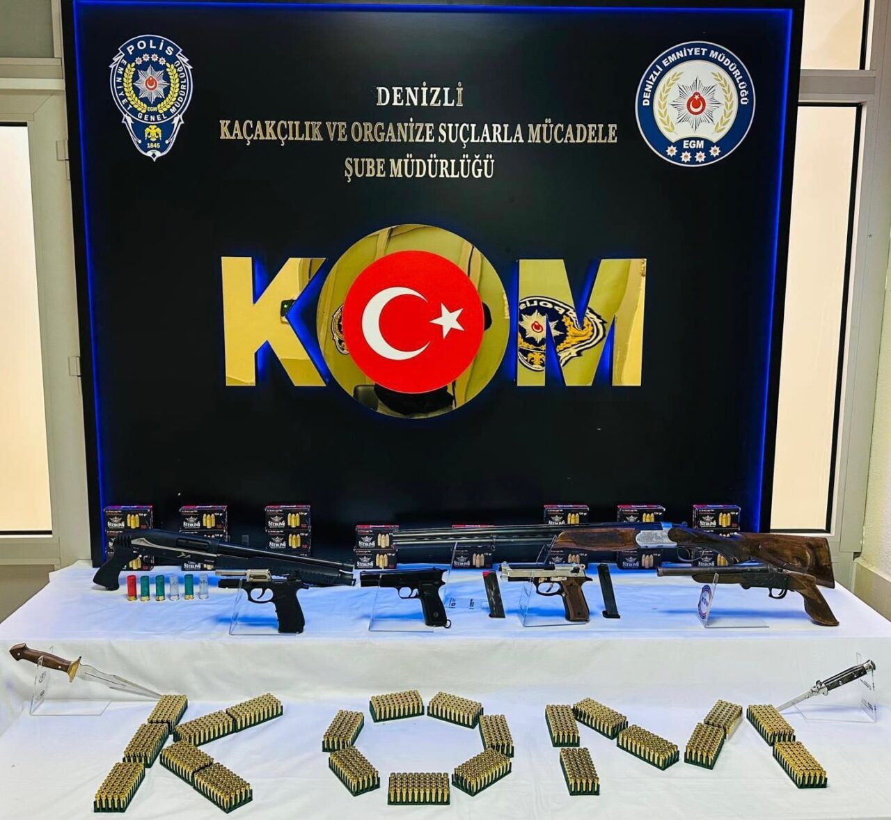 DENİZLİ (AA) – Denizli'de düzenlenen silah kaçakçılığı operasyonunda 3 şüpheli