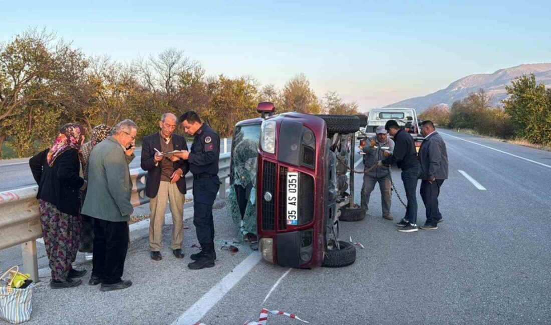 Afyonkarahisar’da kontrolden çıkarak bariyerlere çarpıp devrilen hafif ticari araçta şans
