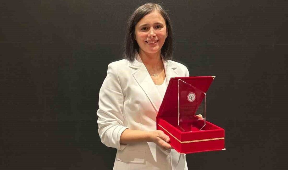 Türk Eczacıları Birliği (TEB) Eczacılık Akademisi tarafından düzenlenen törenle “TEB