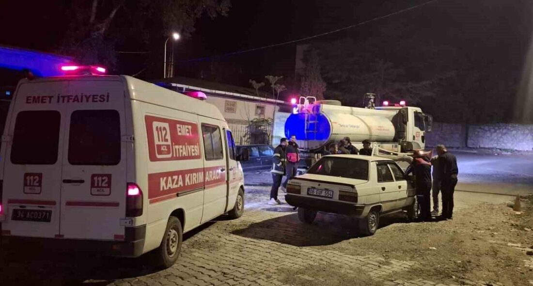 Emet ilçesinde seyir halindeki aracın benzin hortumundan çıktığı tahmin edilen