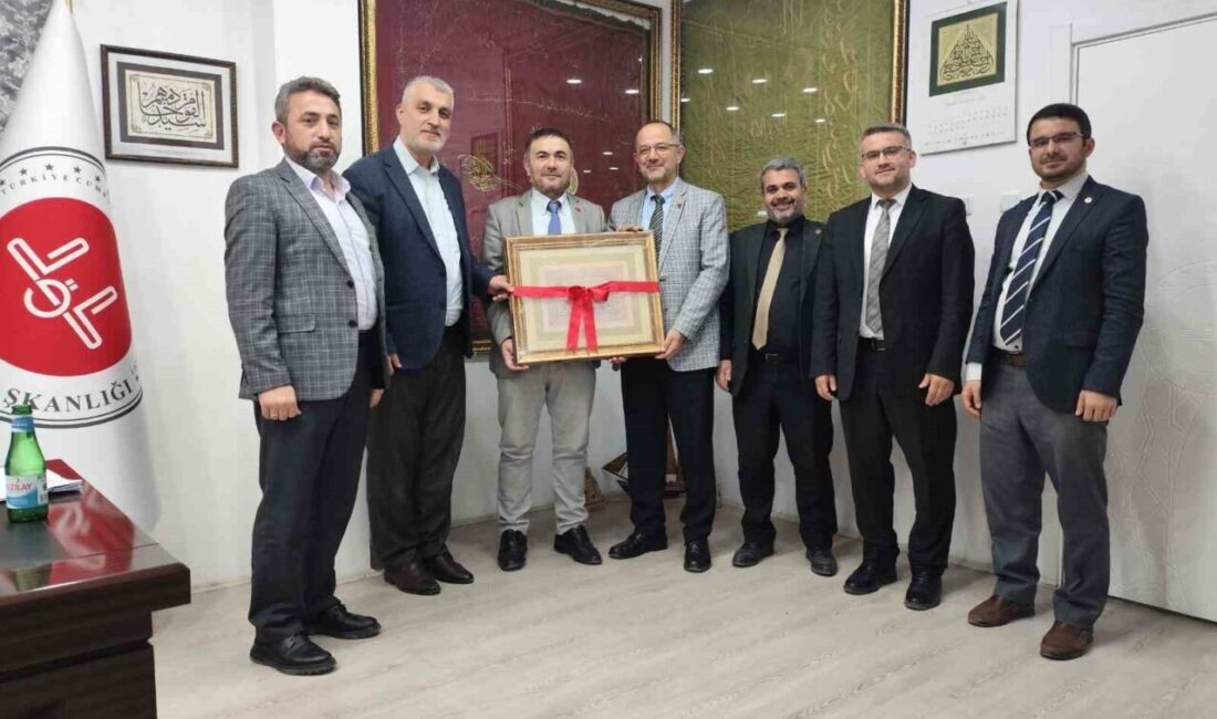 Eskişehir’de görevli ilçe müftüleri, Afyonkarahisar’ın Emirdağ ilçesinde buluştu. Gerçekleşen buluşmada;