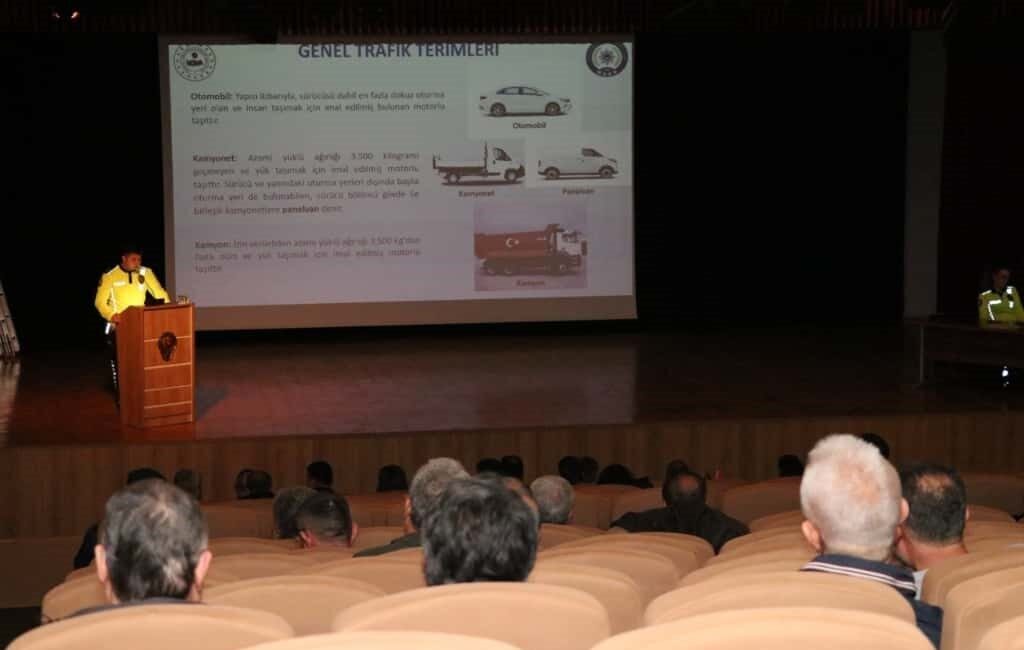 Eskişehir’de fahri trafik müfettişlerinin katıldığı bilgilendirme ve değerlendirme toplantısında, Trafik