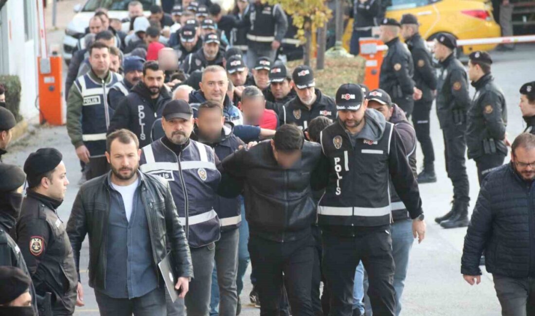 Eskişehir’de, silahlı organize suç örgütüne yönelik düzenlenen operasyonda yakalanan ve