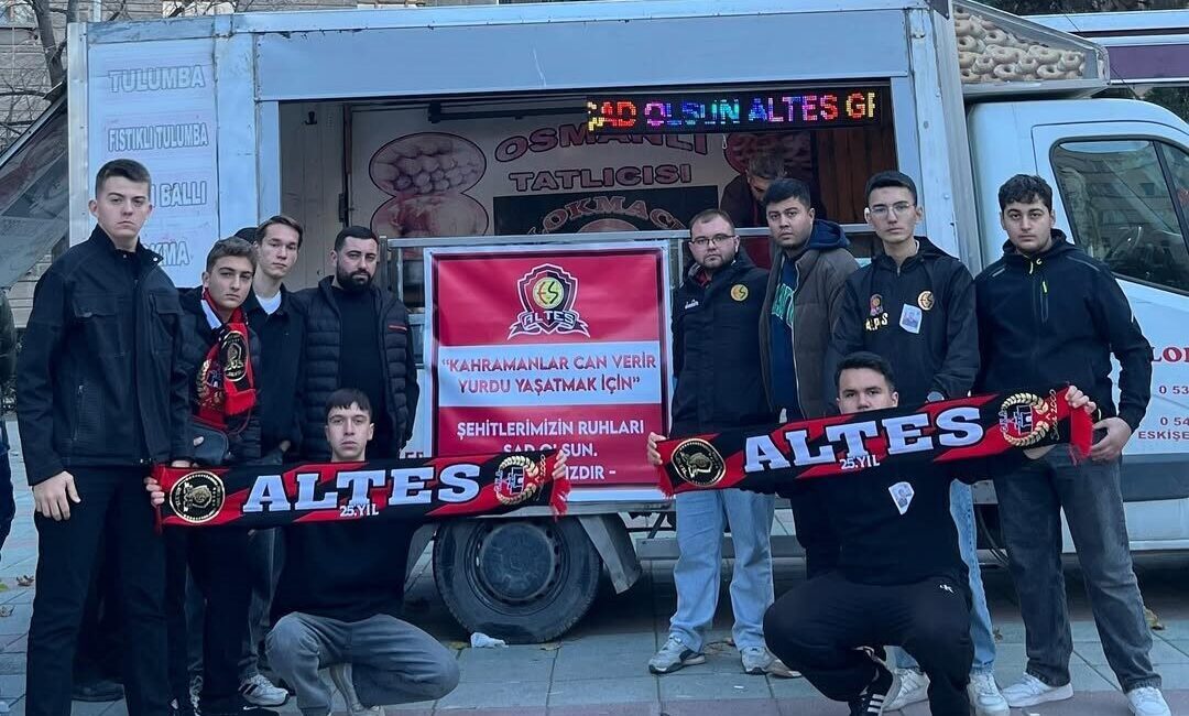 Eskişehirspor taraftar grubu ALTES, Azerbaycan-Gürcistan sınırında C130 uçağının düşmesi sonucu