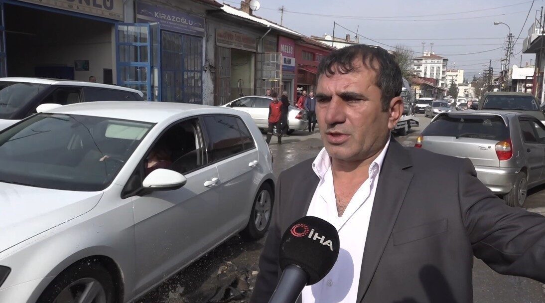 Eskişehir Küçük Sanayi Bölgesi’nde esnafın şikayetlerini anlattığı esnada bir otomobilin