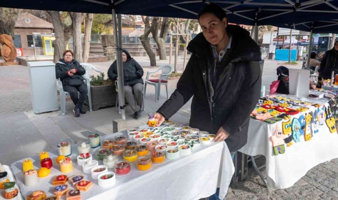 Eskişehir’de evinin bir odasını atölyeye çeviren Rabia Çelik, kendi tasarımı