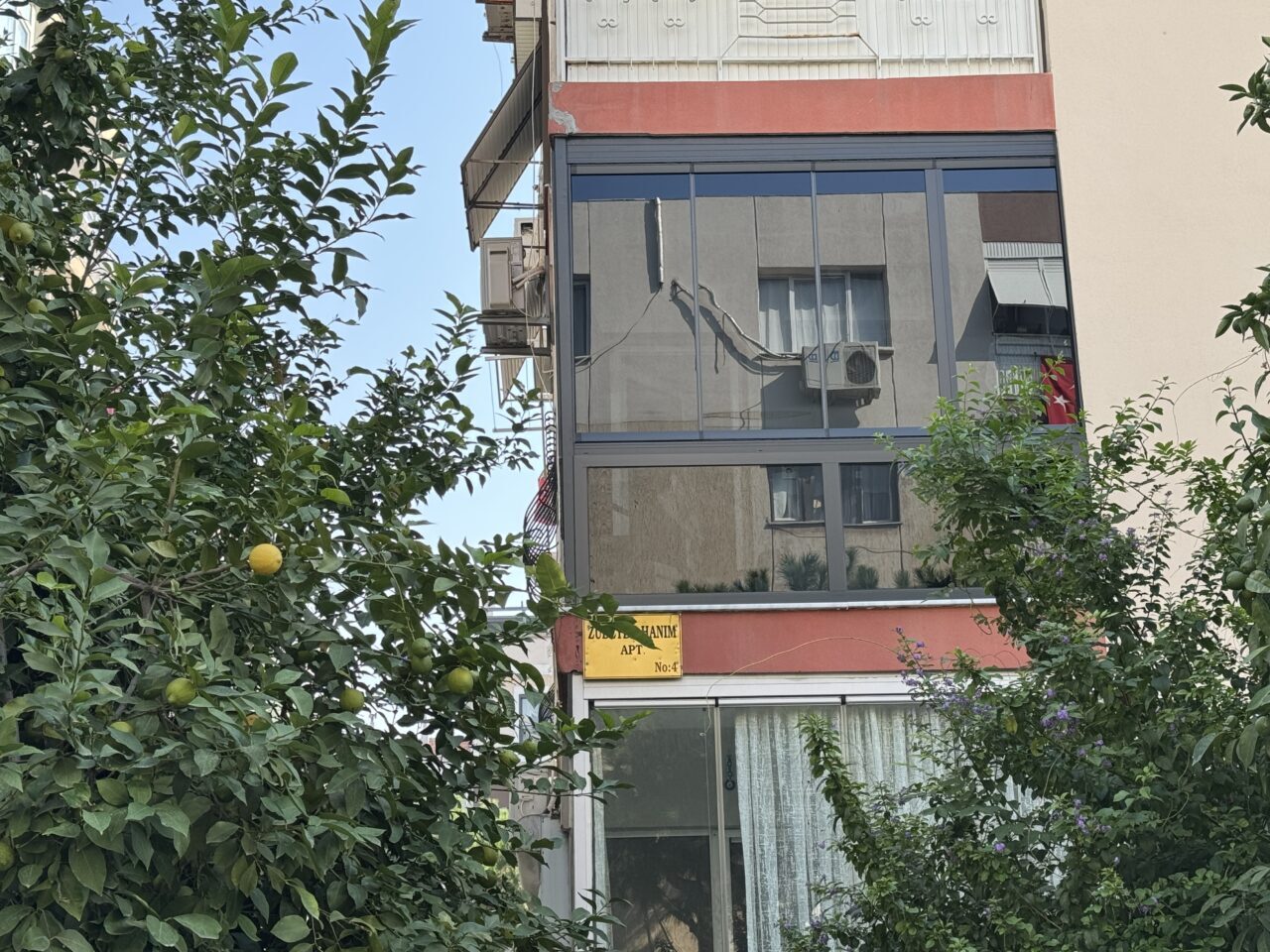 - İzmir'de yaşayan avukat Büşra Elmalı:
- "Çevre temizlik vergisinde atık