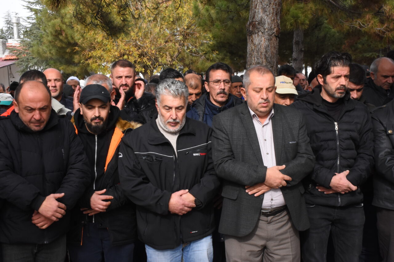 - Servet Böcek'in babası Yılmaz Böcek:
- "Adalet için sonuna kadar