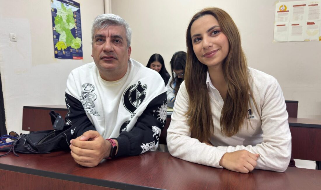 - Bir gözünde tamamen, diğerinde yüzde 95 görme kaybı olan