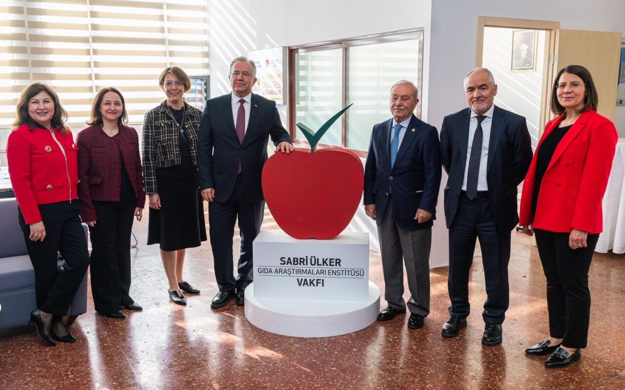 - Sabri Ülker Vakfı Başkanı Talat İçöz:
- "Toplumsal refahın en