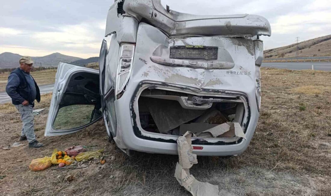 Afyonkarahisar’da 2 hafif ticari aracın çarpışması sonucu meydana gelen trafik