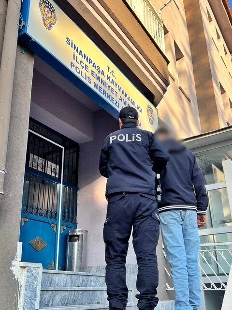 Afyonkarahisar’da nitelikli hırsızlık suçundan 10 yıl hapis cezası ile aranan