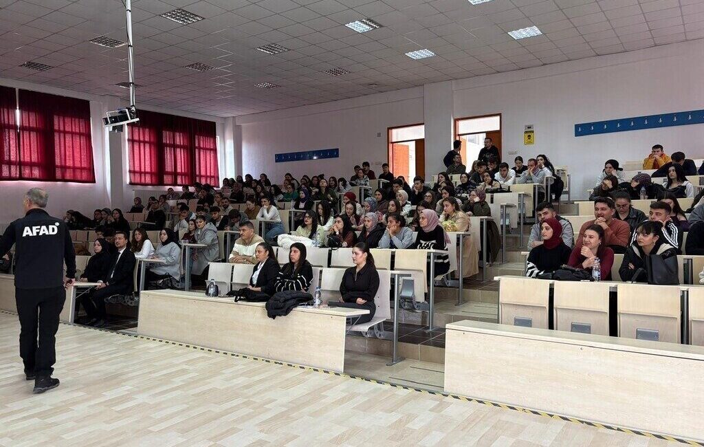 Kütahya Dumlupınar Üniversitesi (DPÜ) Hisarcık Meslek Yüksekokulunda afet farkındalık ve