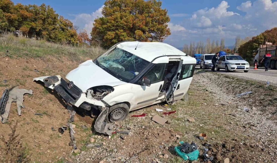 Kütahya’nın Hisarcık ilçesinde sürücüsünün direksiyon hakimiyetini kaybetmesi sonucu kontrolden çıkan