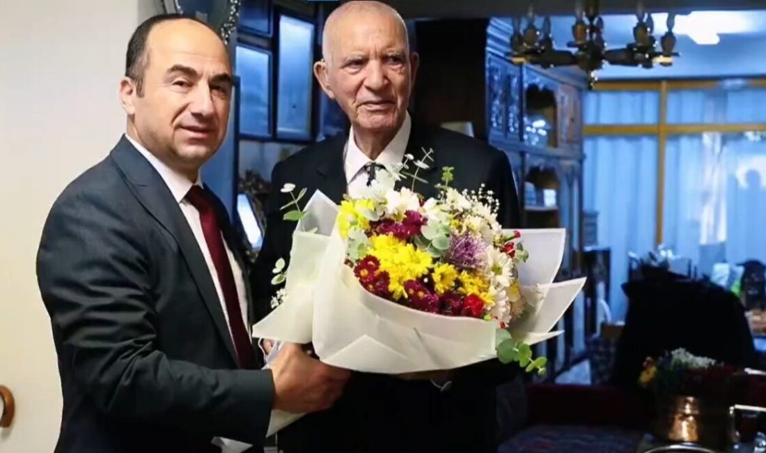 Eskişehir İl Emniyet Müdürü Tolga Yılmaz ve beraberindeki polis memurları,