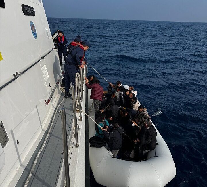 İZMİR (AA) – İzmir'in Seferihisar ilçesi açıklarında, motor arızası nedeniyle