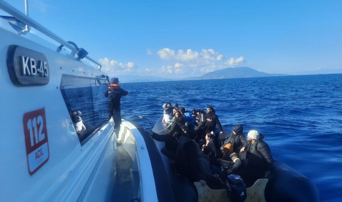 İZMİR (AA) – İzmir'in Dikili ilçesi açıklarında 88 düzensiz göçmen