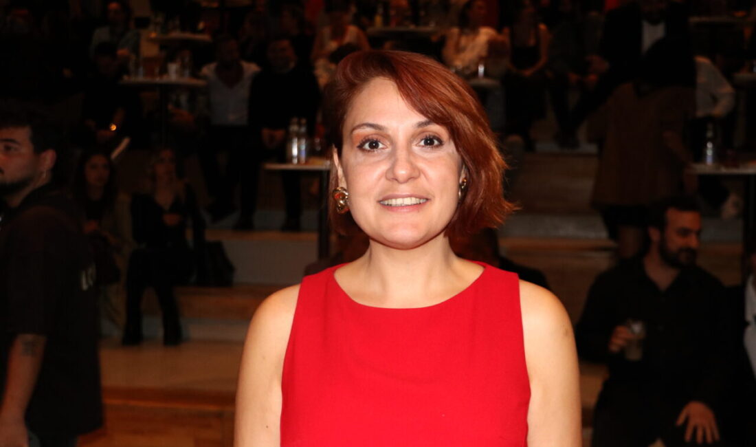 - Festivalin Sanat Direktörü Gülen Gözkara Saygı:
- "İzmir Kısa Film